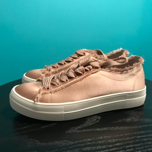 Brand New Steve Madden “Greyla” Sneaker - Size 7.5 - Picture 5 of 7